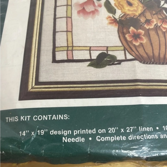Elsa Williams STAINED GLASS FLORAL Vintage Crewel Embroidery Kit Vase Flowers - Picture 4 of 7